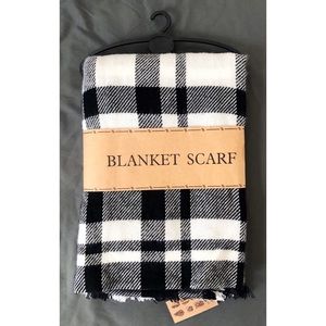 Black and White Plaid Blanket Scarf